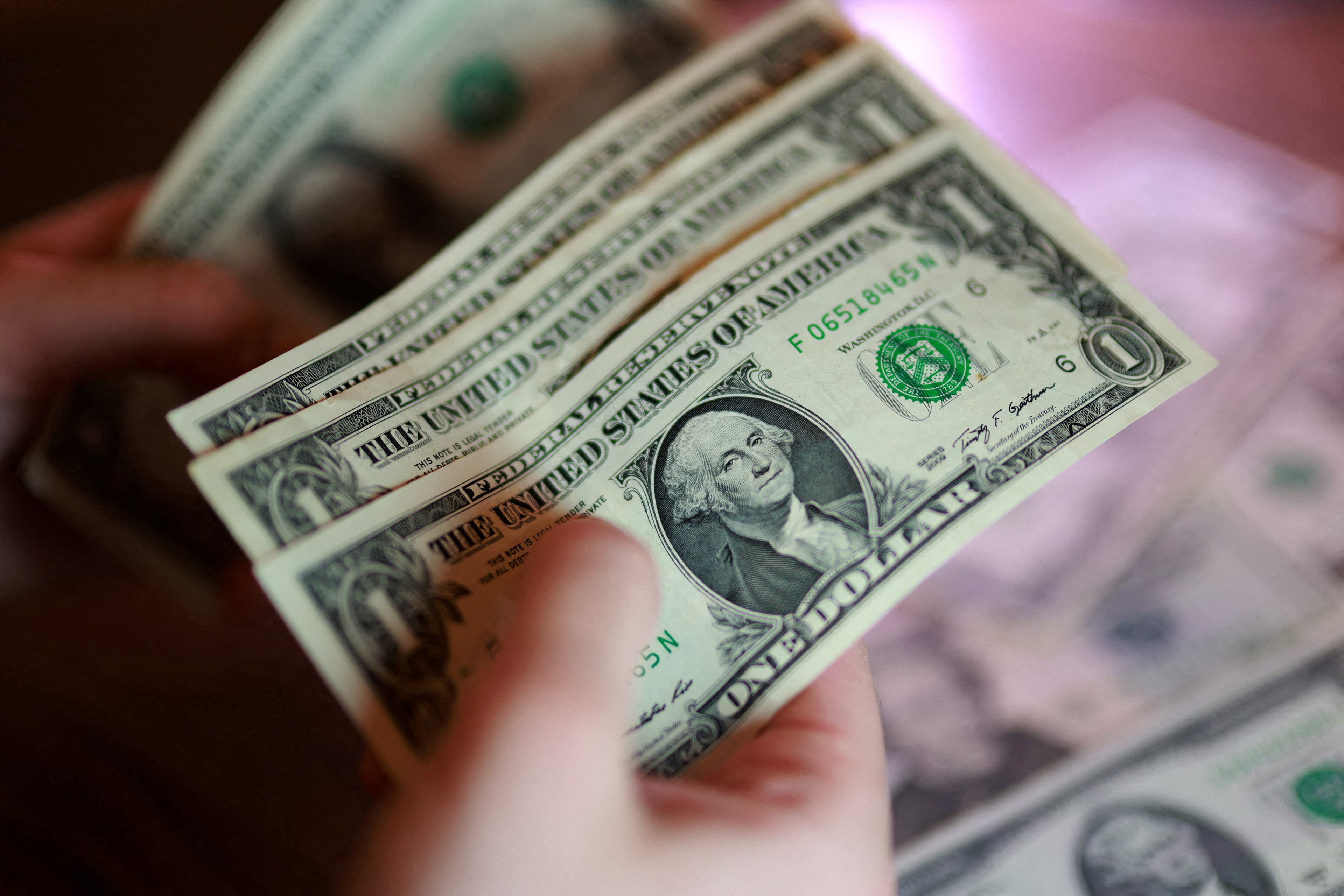 Dollar Poised for Best Month in Nearly a Year Amid Gulf Tensions and Jobs Data