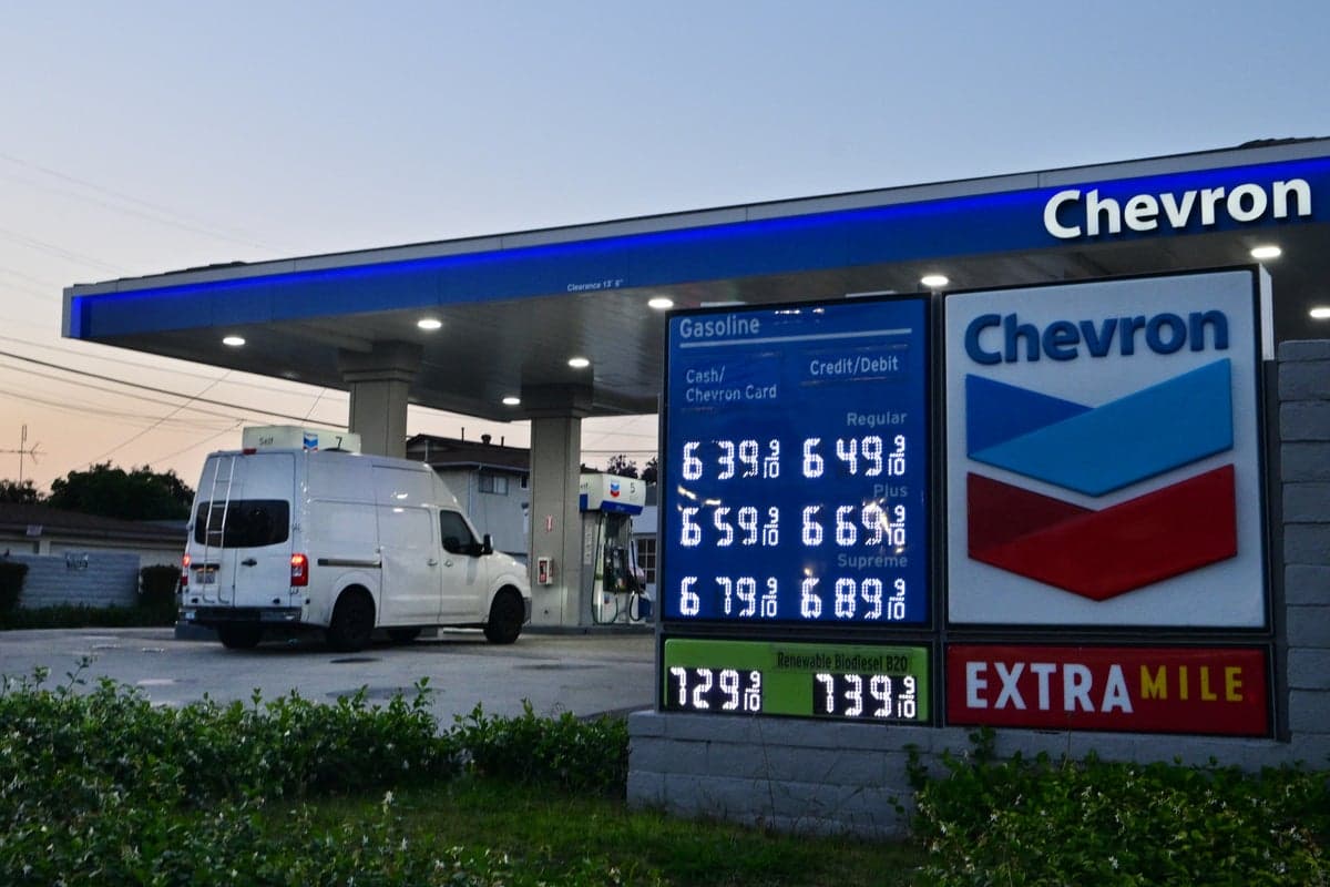 DOJ Probes $2.6B in Oil Bets Made Before Trump Iran Announcements