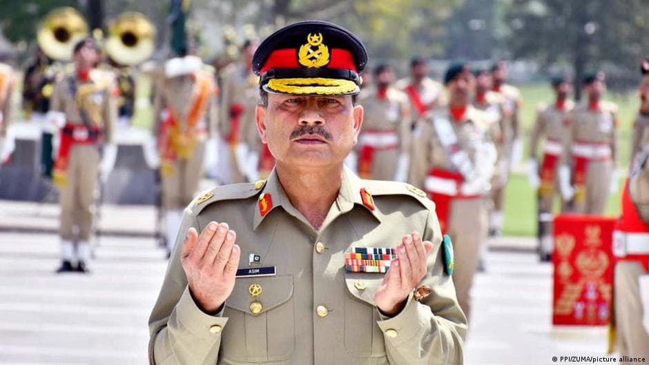 Pakistan's Army Chief to Visit Tehran as Peace Mediator