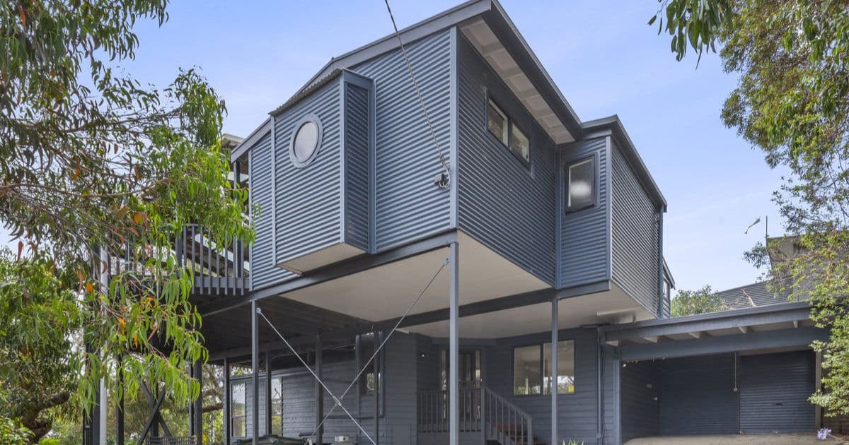 Spectacular Anglesea entertainer’s retreat