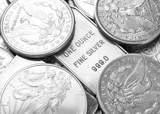 Silver prices extend decline amid bearish technical momentum