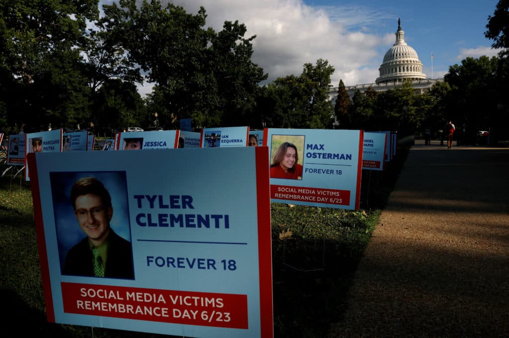 US lawmakers face pressure to restrict social media access for children