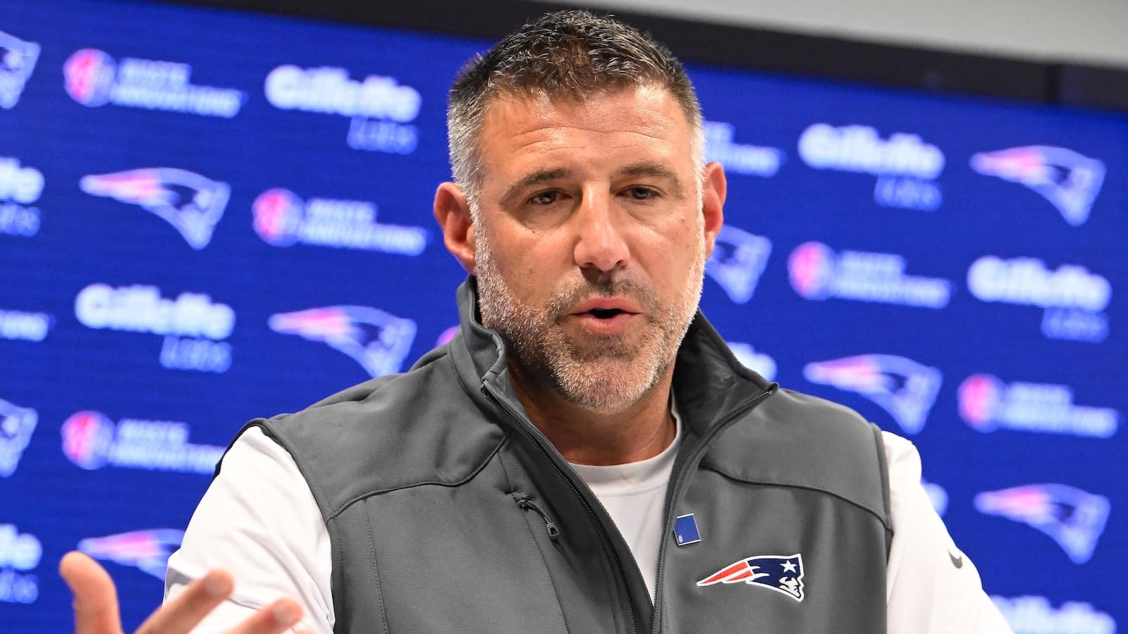 Chargers troll Mike Vrabel, Dianna Russini in schedule release video