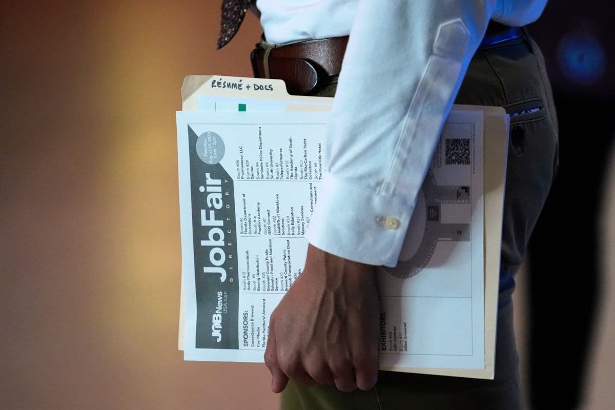US filings for jobless benefits hits 211,000 as the war in Iran drags on, clouding economic forecast