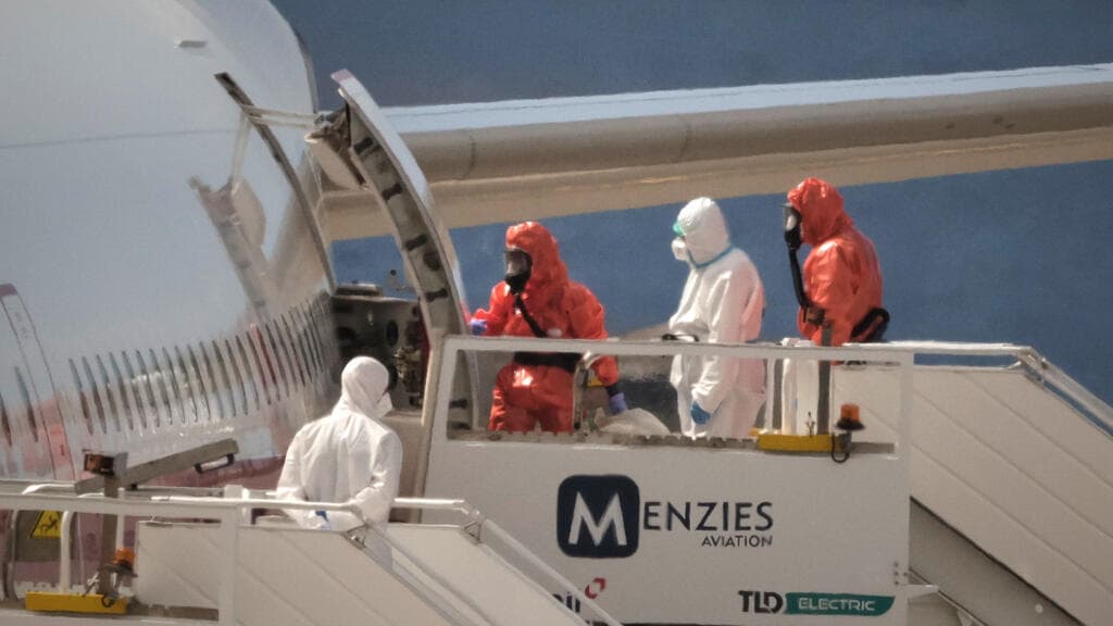 Spanish Passengers Evacuate Cruise Ship Following Hantavirus Outbreak