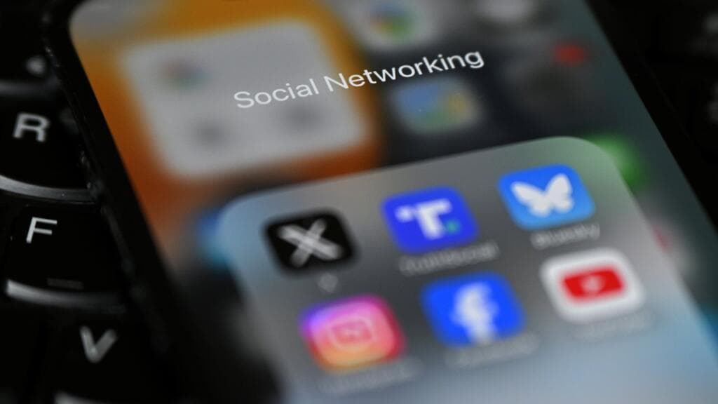Keir Starmer announces ban on social media for under-16s in Britain
