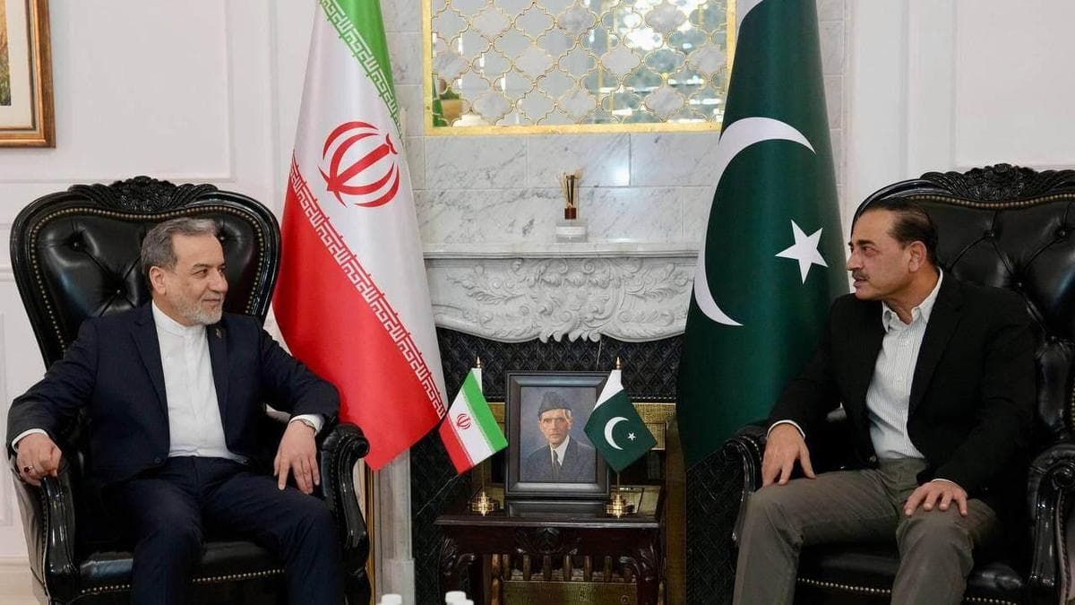 Iran's Foreign Minister Araghchi Meets With Pakistan Army Chief Munir