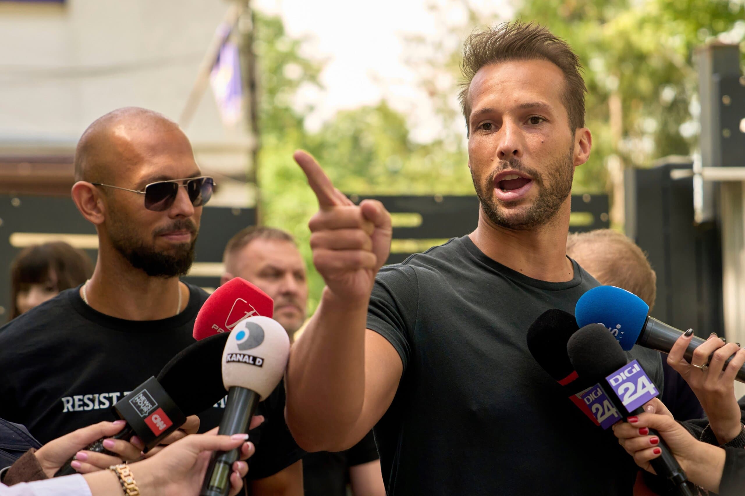 Tate Brothers' Lawyers Seek Freedom in US Pending UK Extradition Fight
