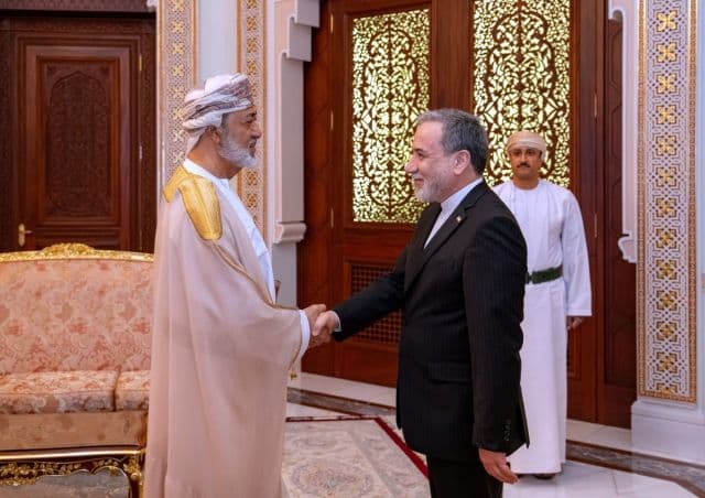 Iran's Foreign Minister Returns to Pakistan to Resume Ceasefire Talks