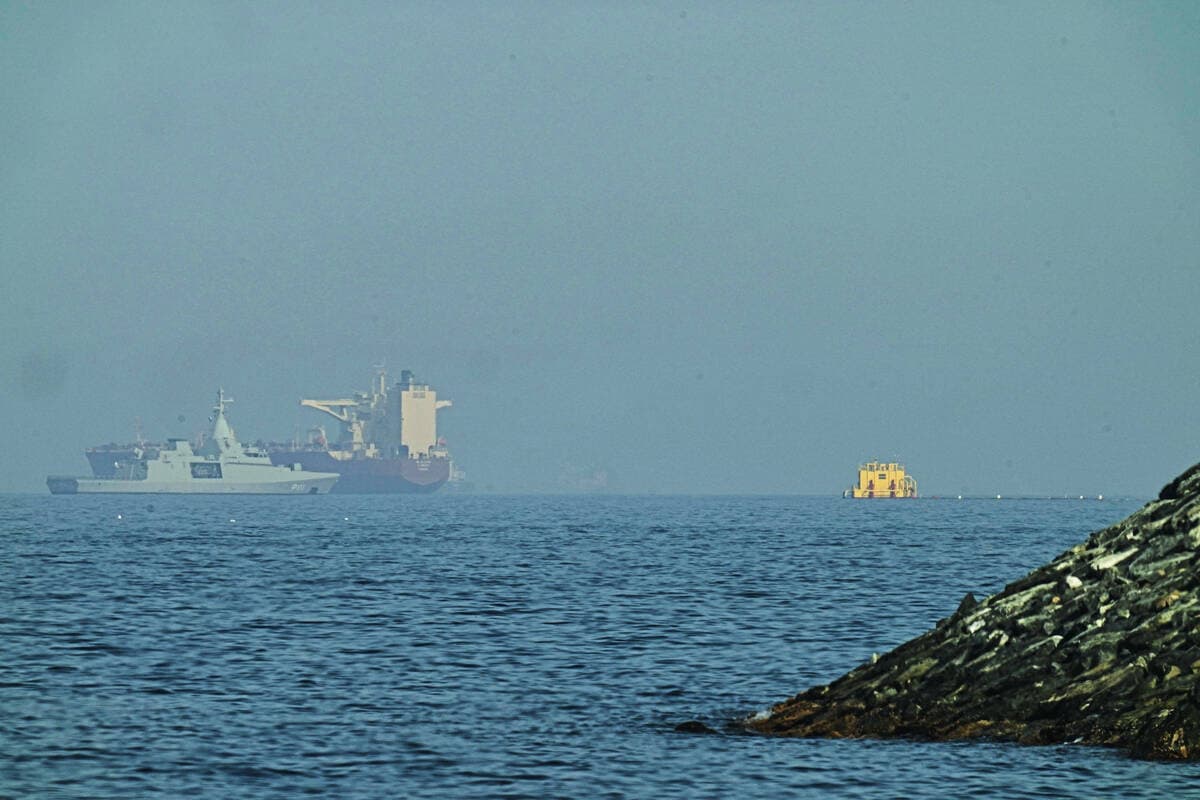 US Warns Shipping Firms of Sanctions Over Iranian Toll Payments